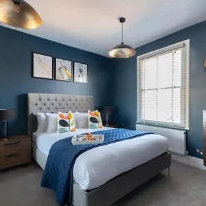 Elliot Oliver - Laverham House - Stunning 6 Bedroom Regency House With Parking Apartment