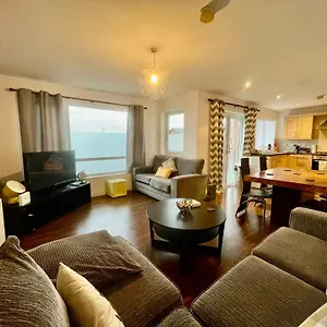 https://apt-2-bedroom-city-centre-with-free-parking.belfasthotelsireland.com